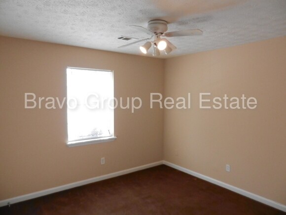 Building Photo - 609 Post Oak Rd