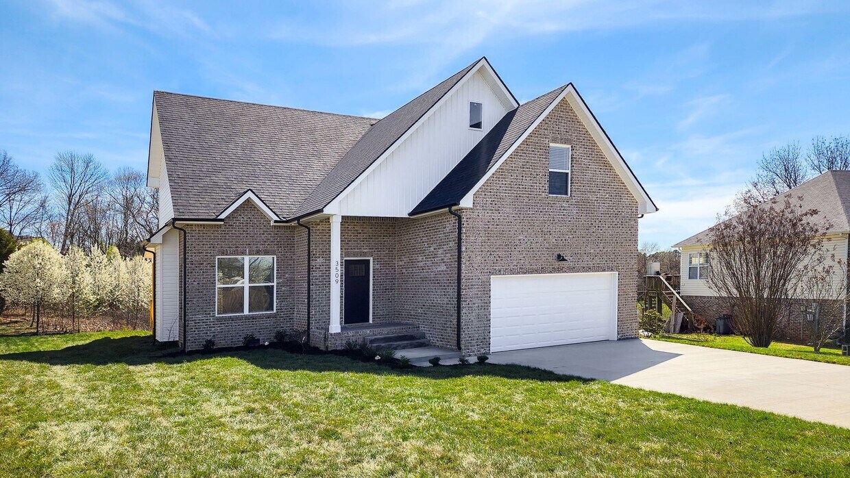 Primary Photo - High-End Touches & Flexible Space in a Bea...
