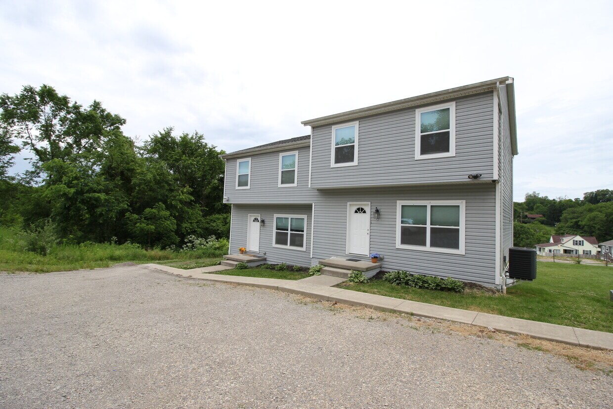 Lighted convenient parking - 1457 Van Meter Way