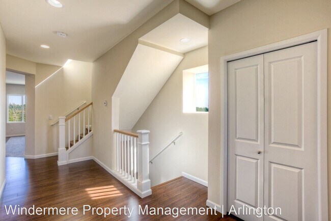 Building Photo - 4 br, 3.5 bath House - 1705 77th AVE SE
