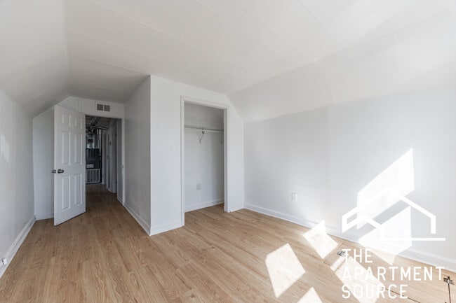 Foto del edificio - 2334 N Ridgeway Ave