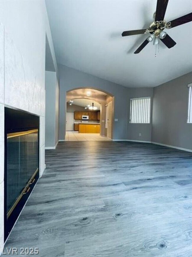 Foto del edificio - WONDERFUL SINGLE STORY 3 BED 2 BATH HOME I...