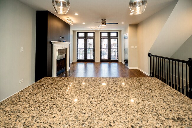 Foto del edificio - 6543 S Ingleside Ave