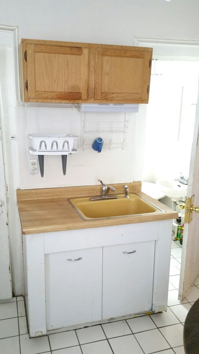 Building Photo - 1009 Garnett Pl