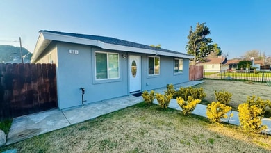 Building Photo - 801 S Oleander Ave