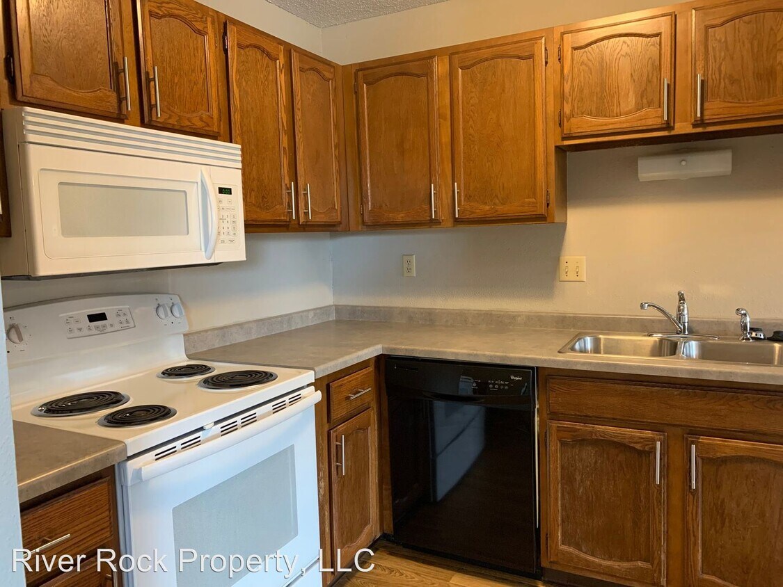 Primary Photo - 613-61613 6th St E