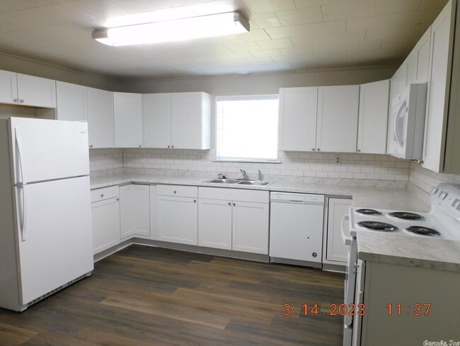 Building Photo - 2607 Meadowlake Rd