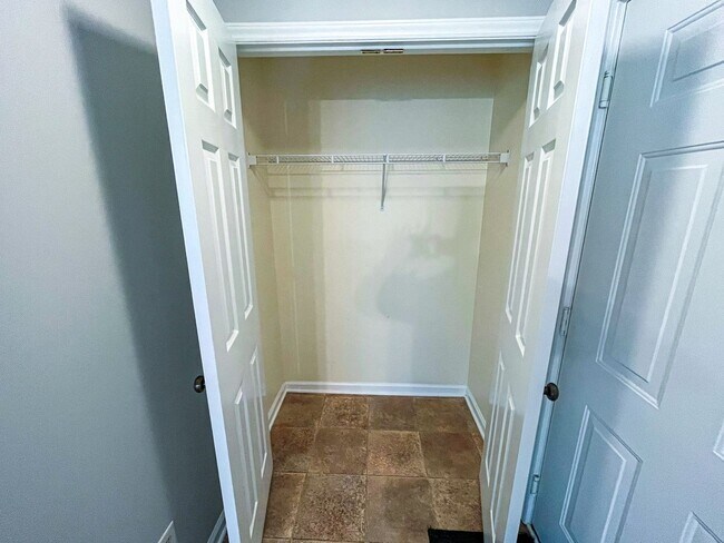 Foto del edificio - Lovely Greensboro 2 bedroom, 2 bathroom to...