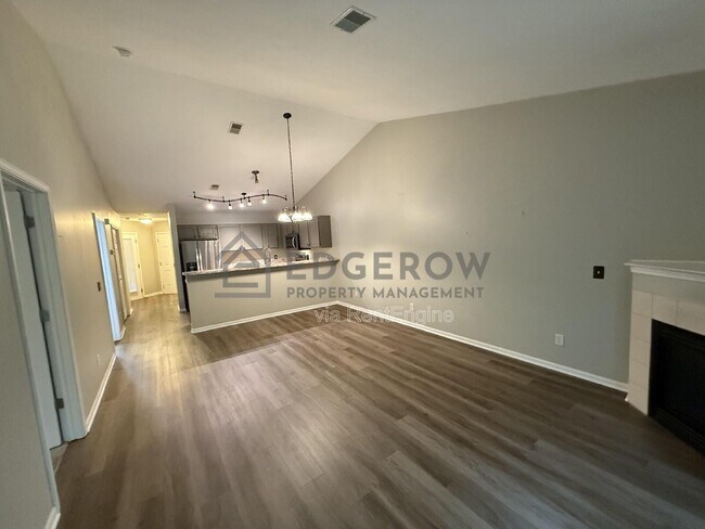 Building Photo - 4254 Peak Ln NE