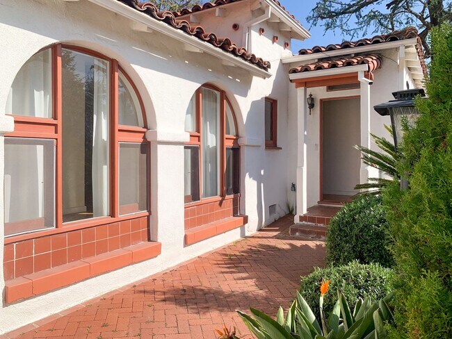 Building Photo - Gorgeous & Updated 3 bed Storybook Spanish House in Silverlake w/Views!