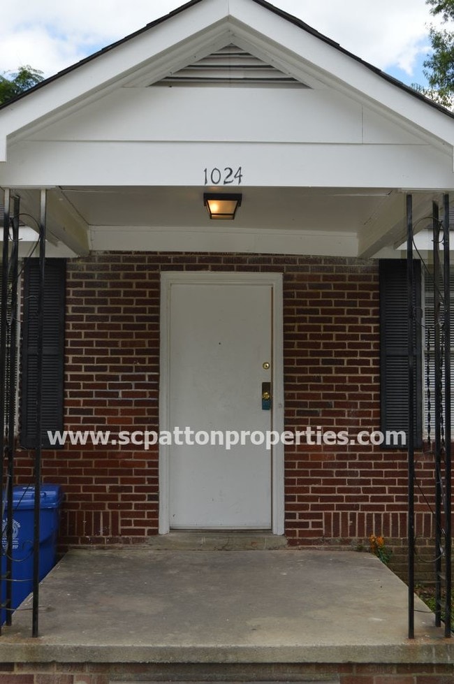 Building Photo - Brandon Acres Duplex