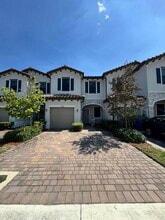 Building Photo - 5442 SW 14th Ct