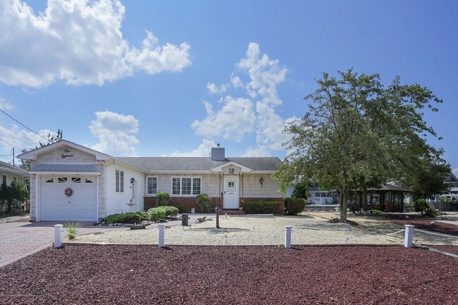 Building Photo - 118 Royal Dr