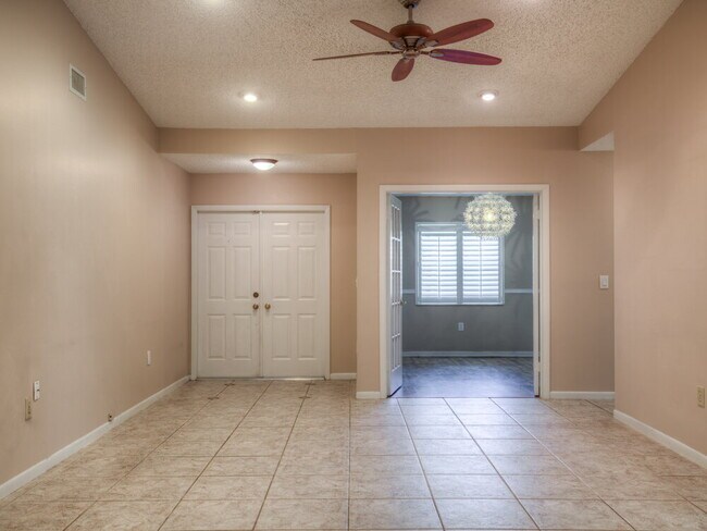Foto del edificio - 4900 NW 56th St