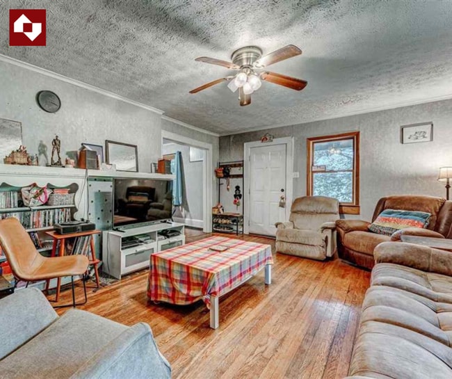 Building Photo - 3 bed/2 bath house in Downtown Morgantown - Available Now - 6/24/26