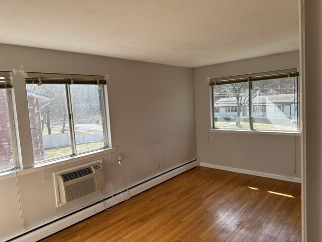 Foto del edificio - 121 New Britain Ave