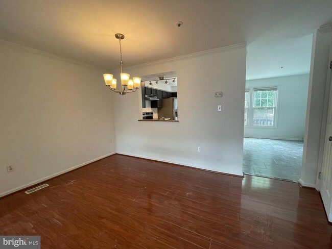 Building Photo - 6452 Selby Ct