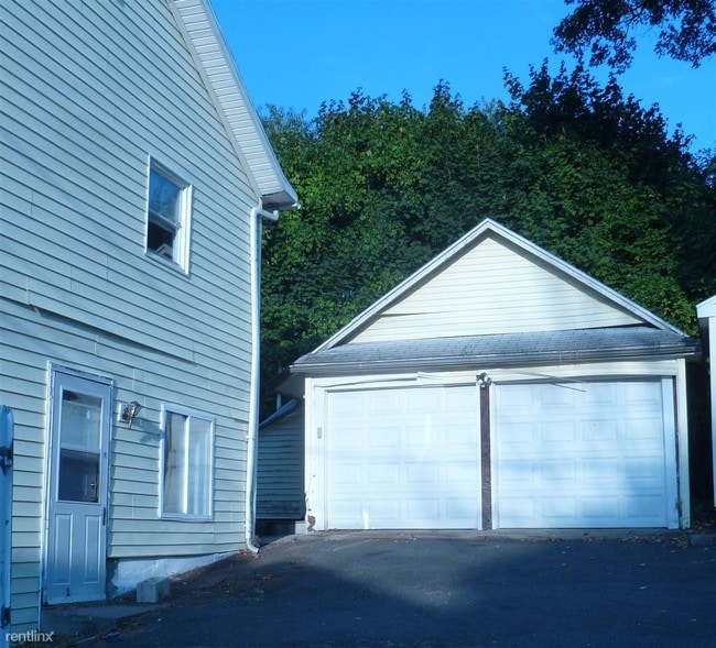 111 Carroll St, Naugatuck, CT 06770 Condo for Rent in Naugatuck, CT