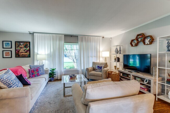Building Photo - CHARMING 3-BEDROOM HOME IN NORTHWOOD