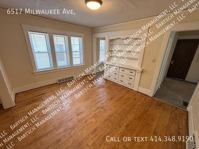 Building Photo - 6517 Milwaukee Ave