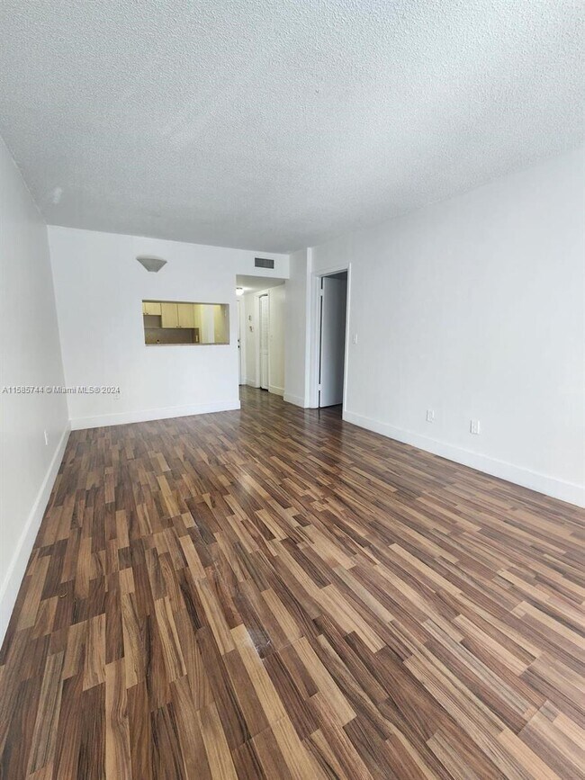 Foto del edificio - 13455 NE 10th Ave