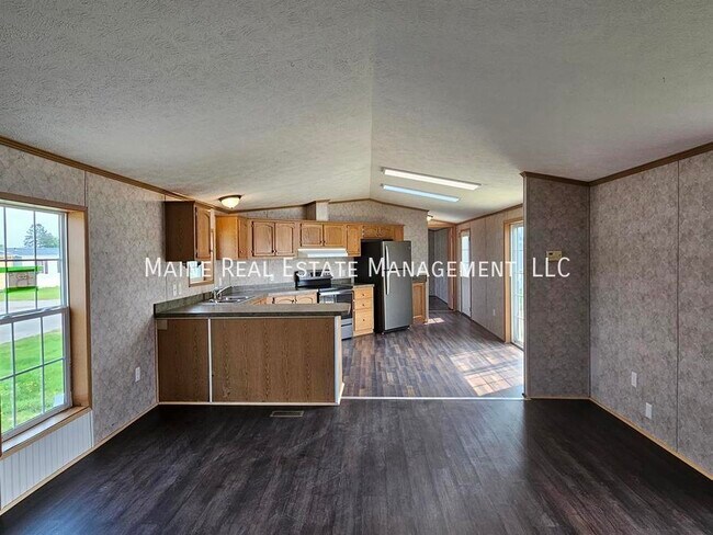 Building Photo - 133 C St