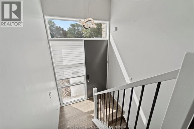 Building Photo - 42 Maple St