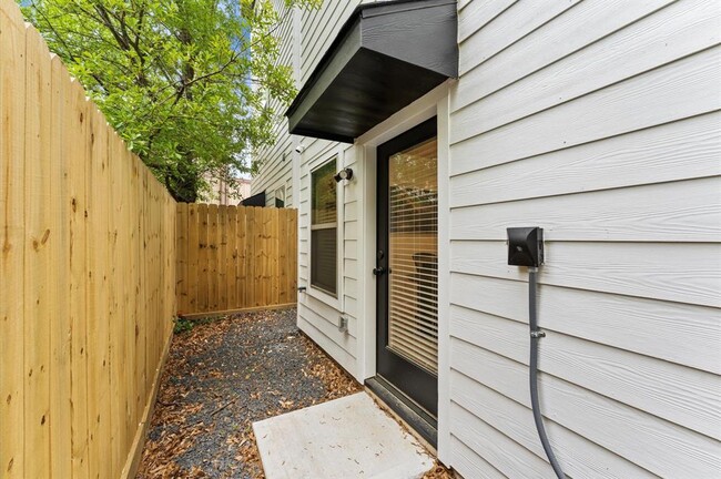 Building Photo - 820 Curtin St