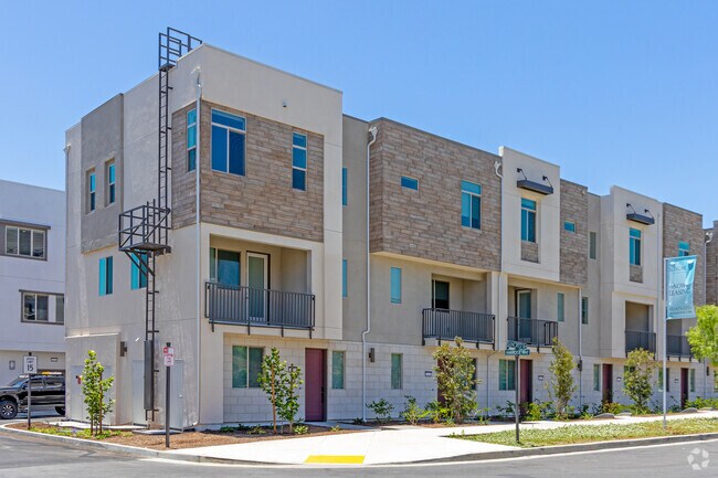 Building Photo - Suncrest at Ponte Vista I