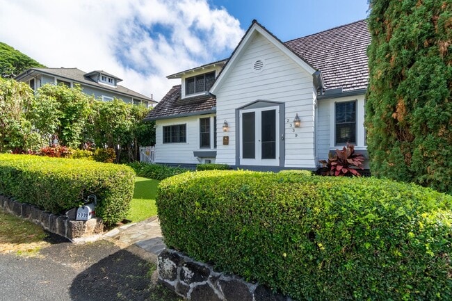 Building Photo - Beautiful Historic Partially-Furnished Hom...