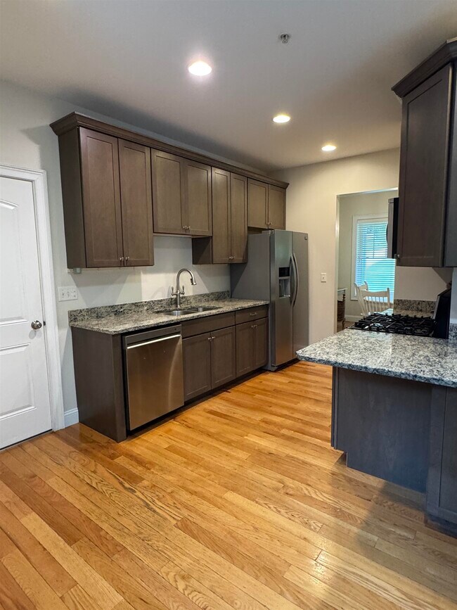 Foto del edificio - 30 Daylily Ln