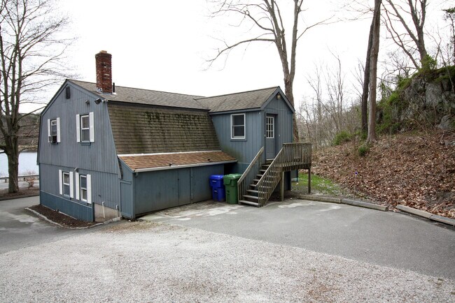 Building Photo - 204 Westbrook Rd