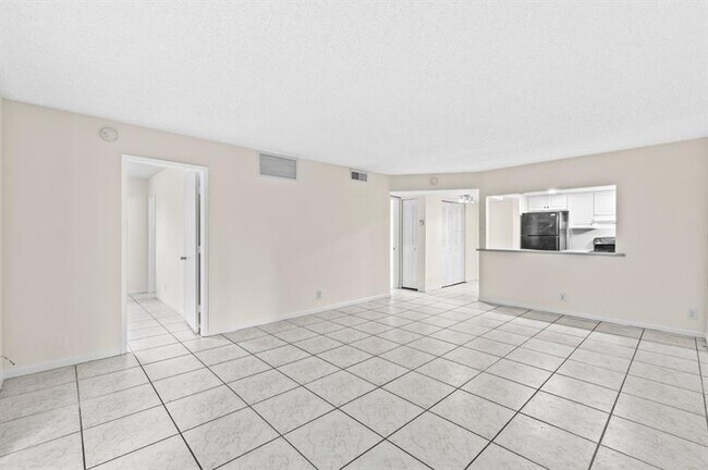 Foto del edificio - 253 S Cypress Rd