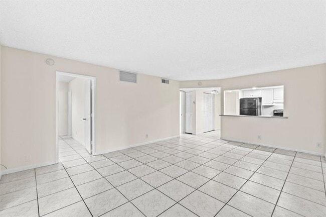 Building Photo - 253 S Cypress Rd