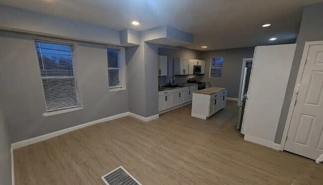 Building Photo - 3843 California Ave