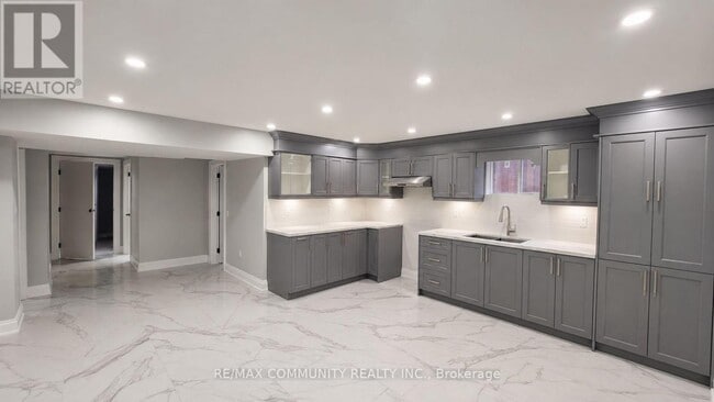 Building Photo - 2364 Dobbinton St