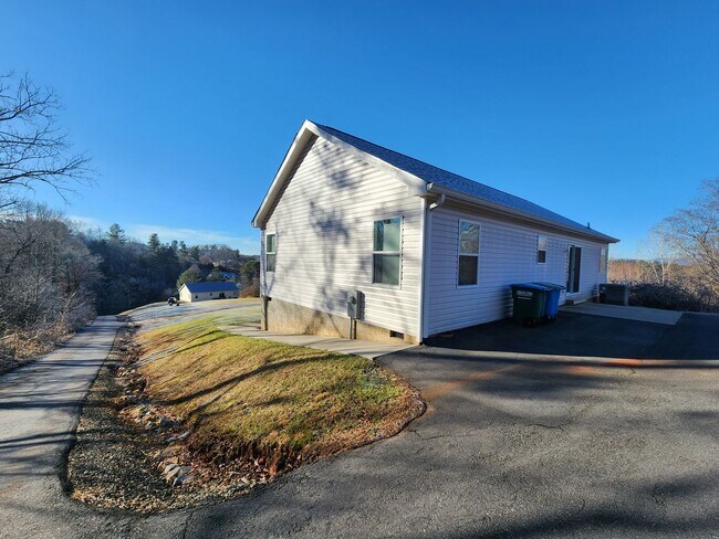 Foto del edificio - Weaverville Rental