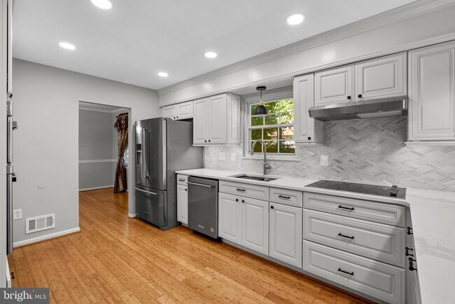 Foto del edificio - 10231 Marshall Pond Rd