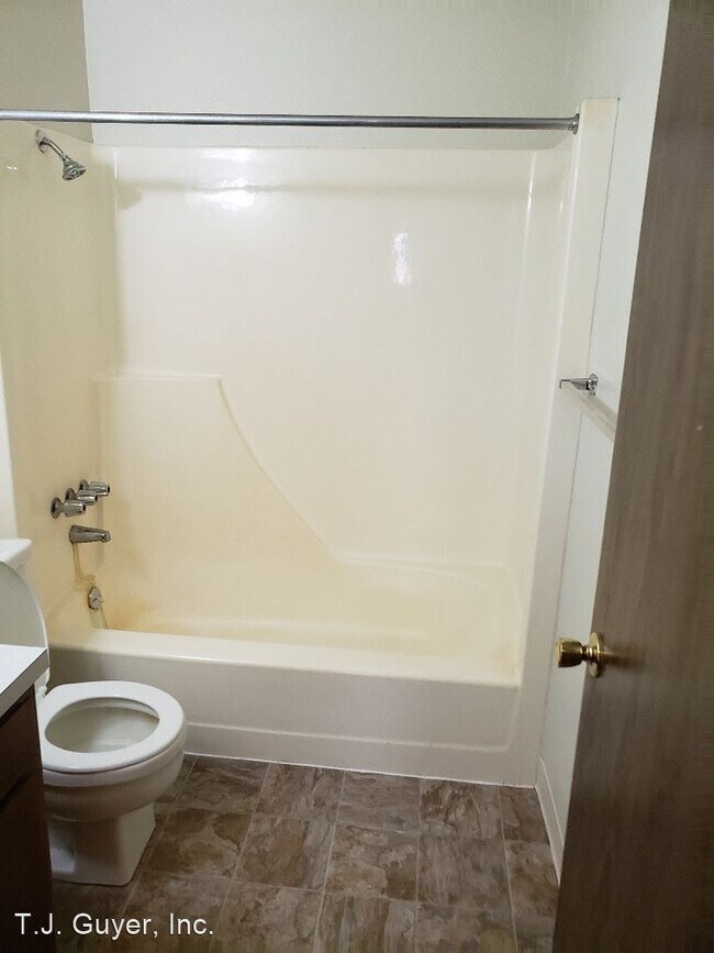 Foto del edificio - 3 br, 1.5 bath House - 556 Avery Road W.