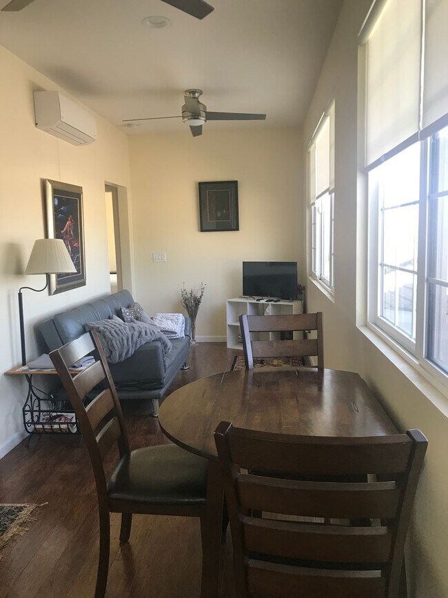Foto del edificio - Large Mission Hills 1 Bedroom with panoram...