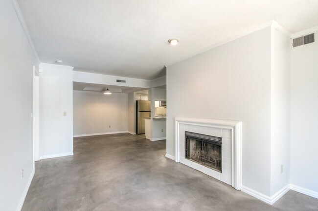 Building Photo - 239 Hillsboro Pl