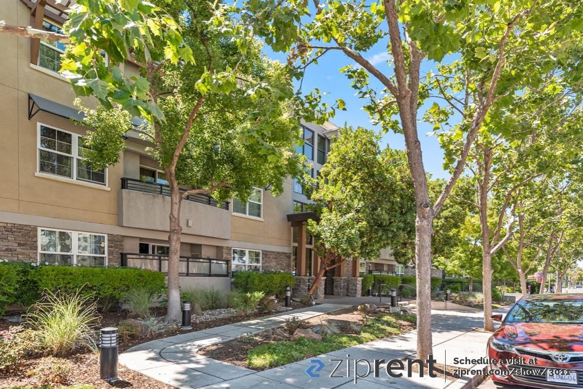 Primary Photo - 4388 El Camino Real