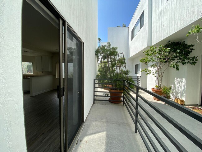 Foto del edificio - 2500 Abbot Kinney Blvd