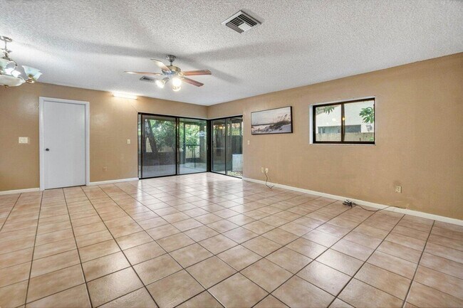 Foto del edificio - 2780 Norfolk Pine Ct