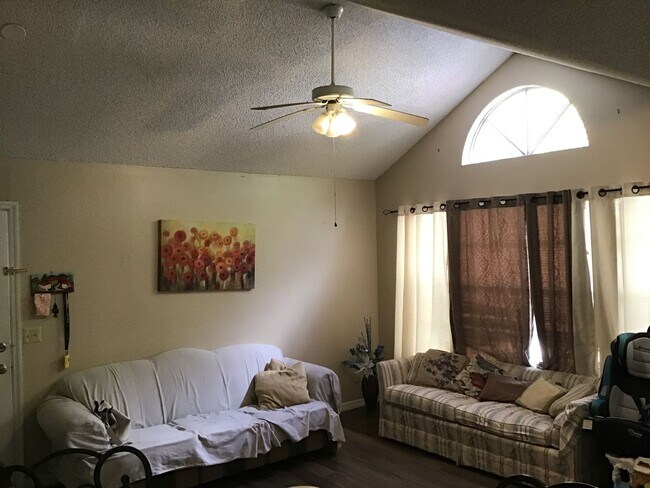 Building Photo - 2 Bedrm (Tradewinds) Condo For Rent ***SEE...