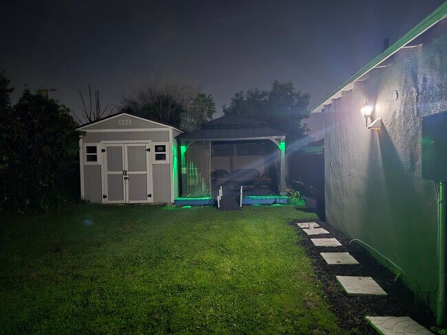 Foto del edificio - 1030 W Temple St