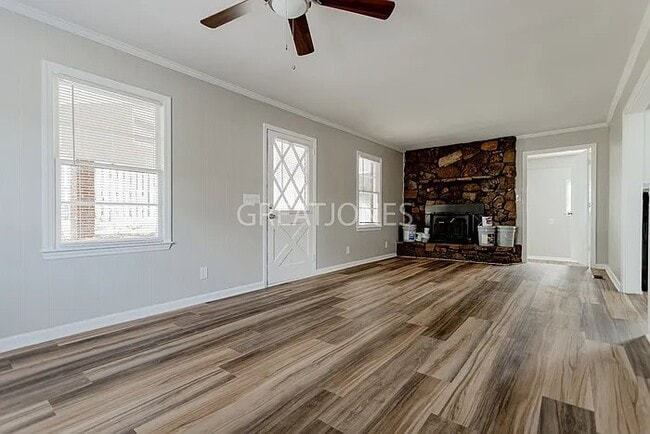 Foto del edificio - 4346 Pinebrook Dr