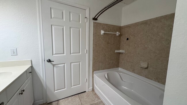 Foto del edificio - 3 Bedroom/ 2 Bath Condo for rent in Desira...