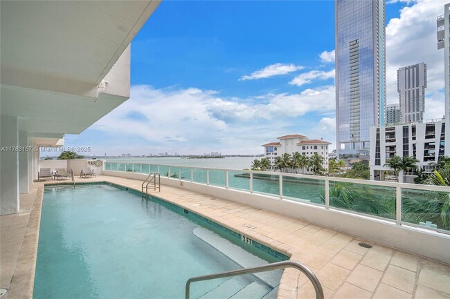 Foto del edificio - 500 NE 29th St
