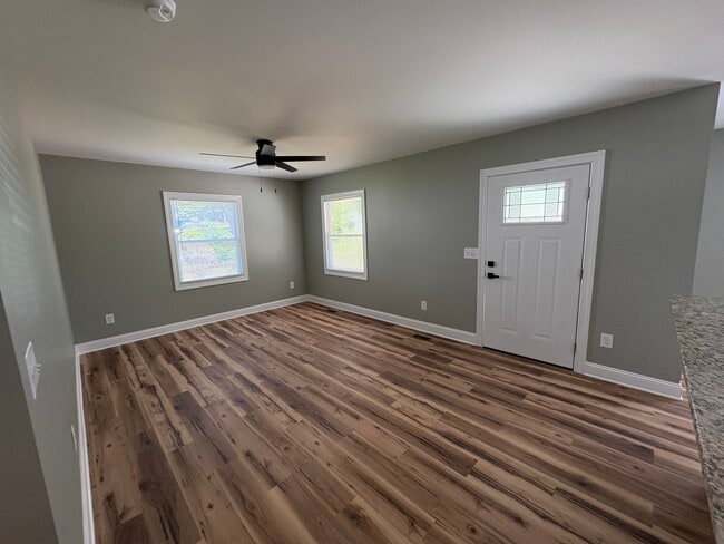 Building Photo - 2721 Robin Hood Dr
